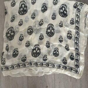 Skull Print Alexander McQueen Scarf in Black and Cream